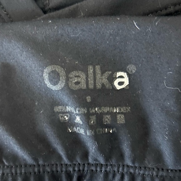 Oalka Tank Top Cami Cropped Thin Strap Pull On Scoop Neck Built in Shelf Bra - Picture 2 of 8